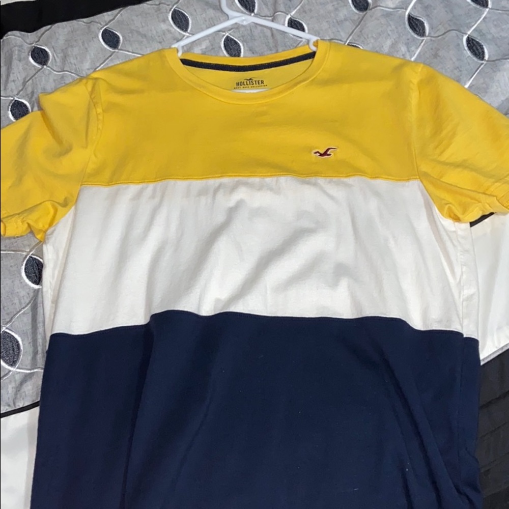 Hollister yellow t shirt medium